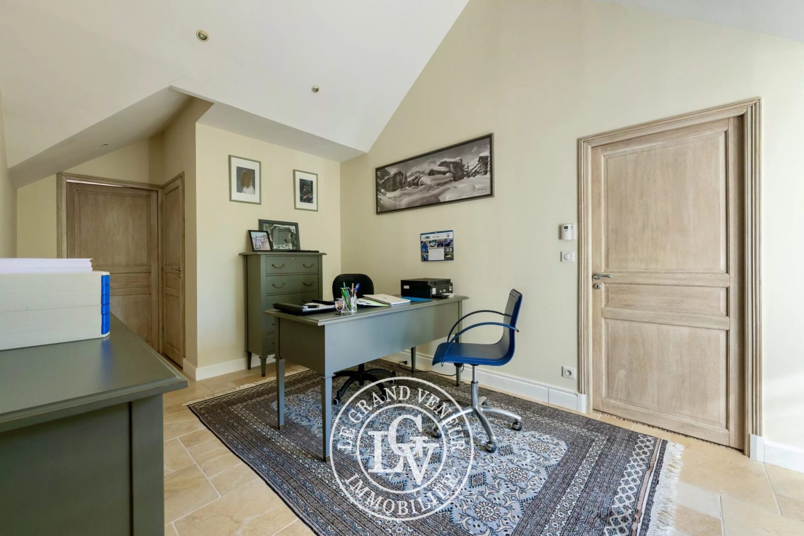 PROCHE FONTAINEBLEAU – BOURRON MARLOTTE – LONGÈRE D’EXCEPTION DE 414 M² AVEC PISCINE COUVERTE ET SON PARC DE 2575 M²