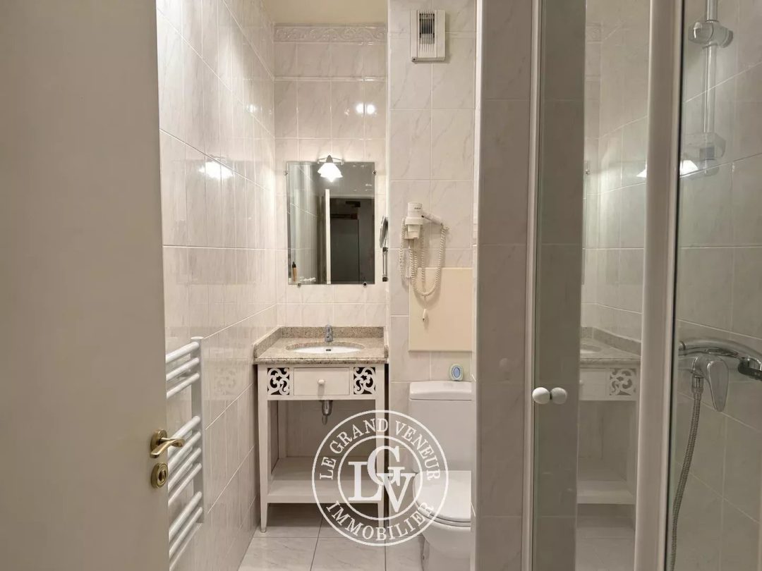 FONTAINEBLEAU – HYPER-CENTRE – APPARTEMENT FAMILIAL DE 106 M² AVEC ASCENSEUR, CAVE ET BOX