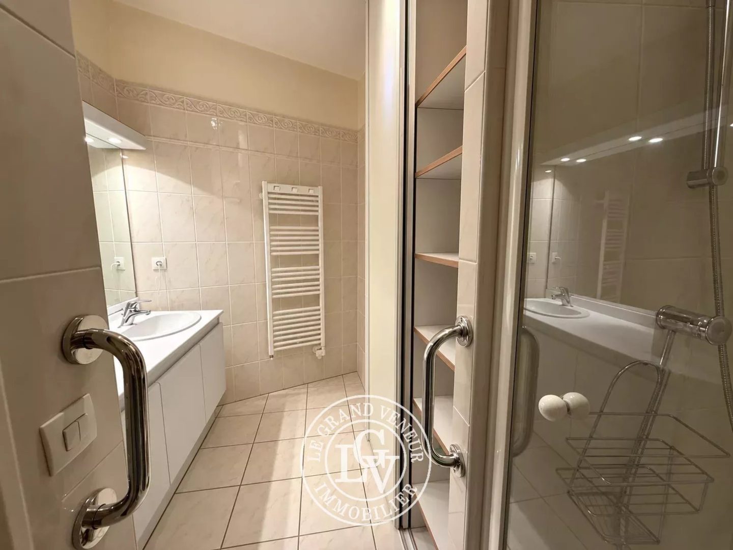 FONTAINEBLEAU – HYPER-CENTRE – APPARTEMENT FAMILIAL DE 106 M² AVEC ASCENSEUR, CAVE ET BOX