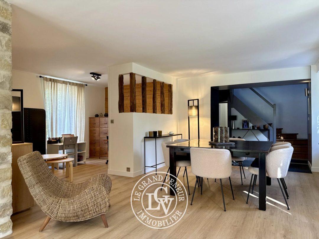 FONTAINE-LE-PORT – MAISON DE CHARME DE 176 M² AVEC DÉPENDANCE ET TERRAIN DE 2 005 M²