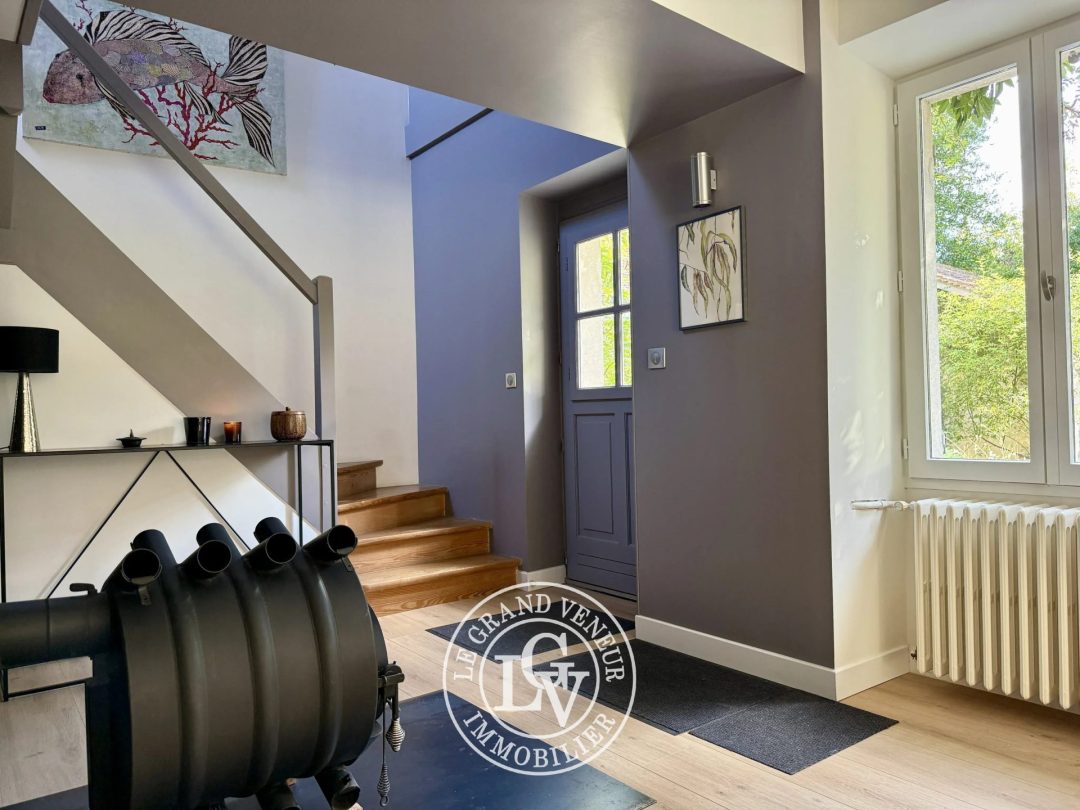 FONTAINE-LE-PORT – MAISON DE CHARME DE 176 M² AVEC DÉPENDANCE ET TERRAIN DE 2 005 M²