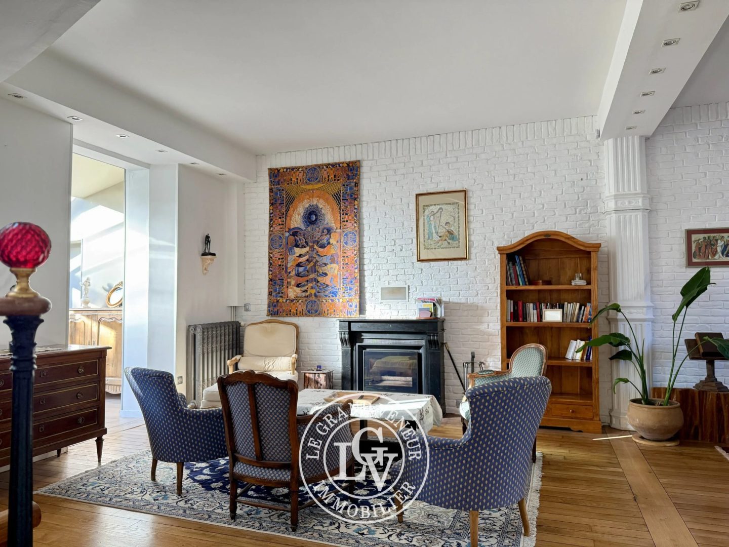 FONTAINEBLEAU – ÉLÉGANTE MAISON BOURGEOISE DE 227 M² AVEC JARDIN, VÉRANDA ET GARAGE
