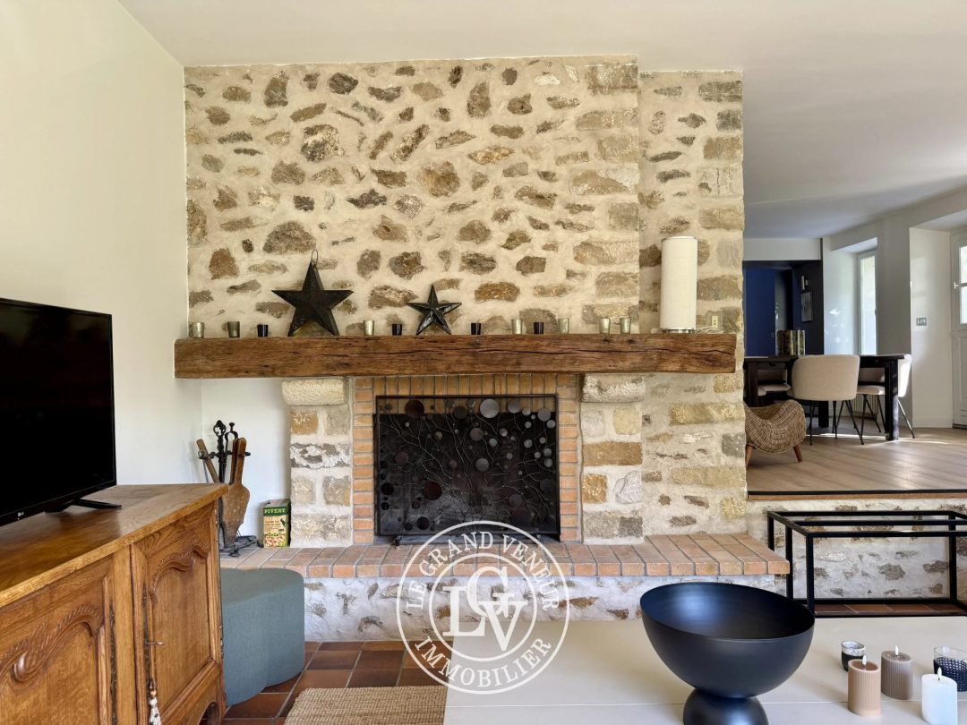FONTAINE-LE-PORT – MAISON DE CHARME DE 176 M² AVEC DÉPENDANCE ET TERRAIN DE 2 005 M²