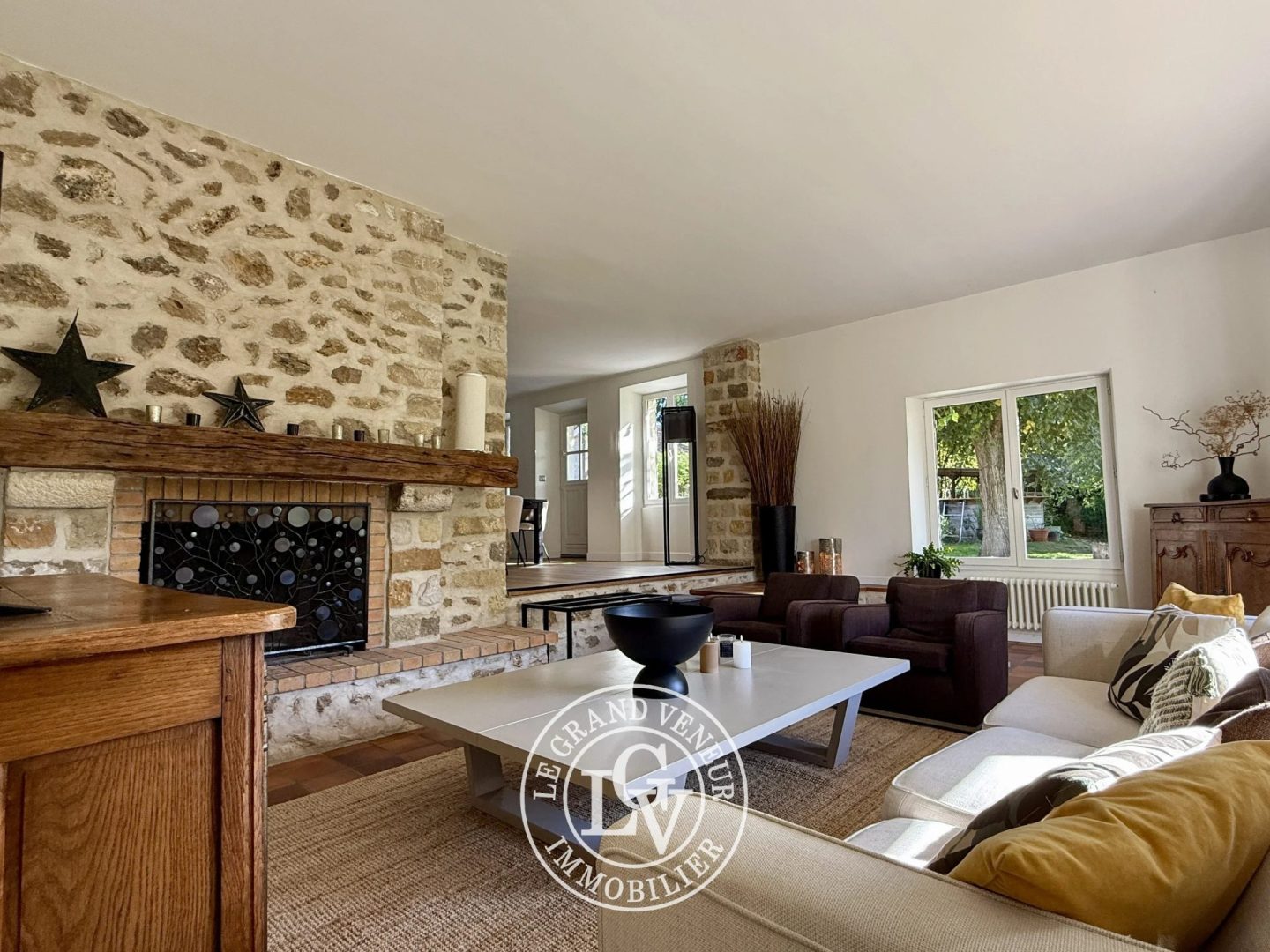 FONTAINE-LE-PORT – MAISON DE CHARME DE 176 M² AVEC DÉPENDANCE ET TERRAIN DE 2 005 M²