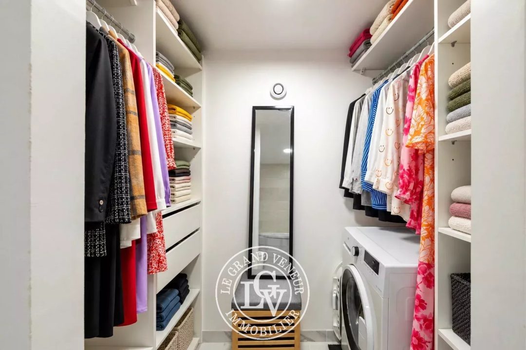 SAINT FARGEAU-PONTHIERRY –  DEUX PIÈCES RÉNOVÉES EN DUPLEX – COUR ET STATIONNEMENTS PRIVATIFS
