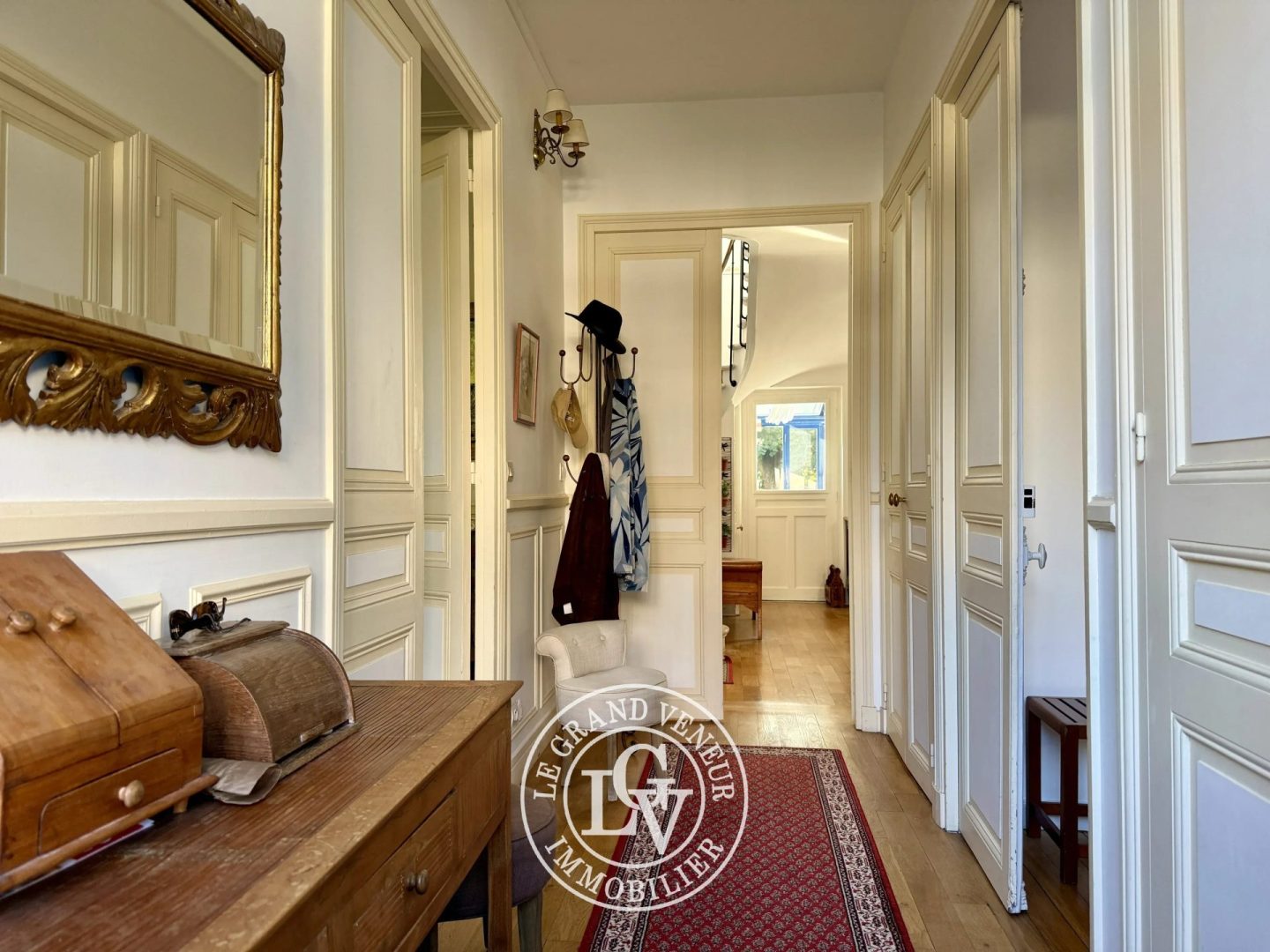 FONTAINEBLEAU – ÉLÉGANTE MAISON BOURGEOISE DE 227 M² AVEC JARDIN, VÉRANDA ET GARAGE