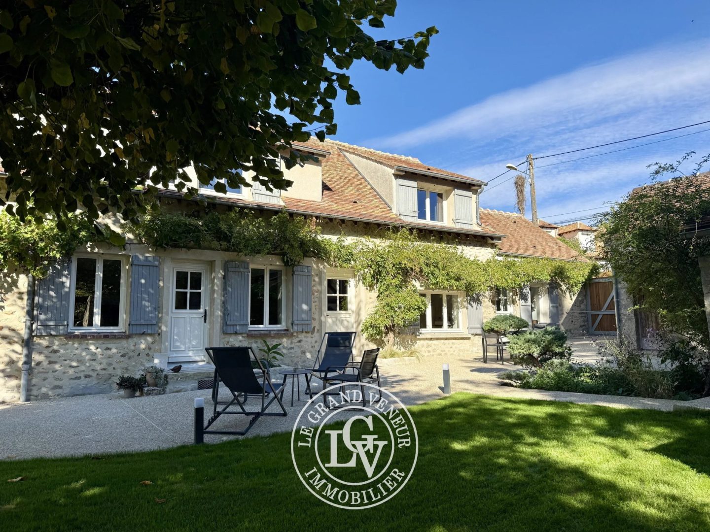 FONTAINE-LE-PORT – MAISON DE CHARME DE 176 M² AVEC DÉPENDANCE ET TERRAIN DE 2 005 M²