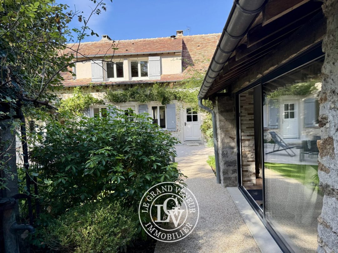 FONTAINE-LE-PORT – MAISON DE CHARME DE 176 M² AVEC DÉPENDANCE ET TERRAIN DE 2 005 M²