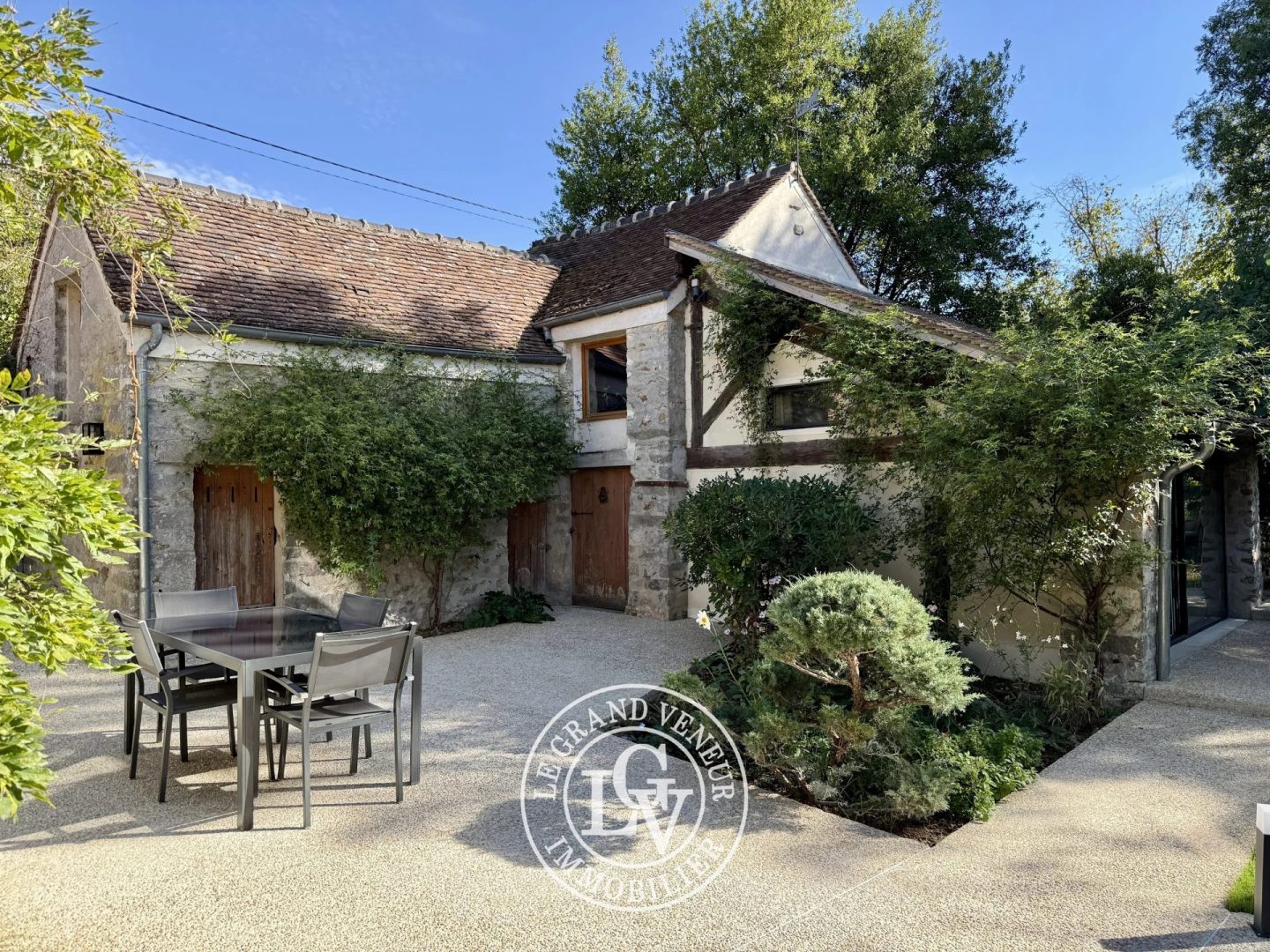 FONTAINE-LE-PORT – MAISON DE CHARME DE 176 M² AVEC DÉPENDANCE ET TERRAIN DE 2 005 M²