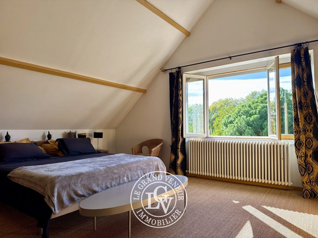 FONTAINE-LE-PORT – MAISON DE CHARME DE 176 M² AVEC DÉPENDANCE ET TERRAIN DE 2 005 M²