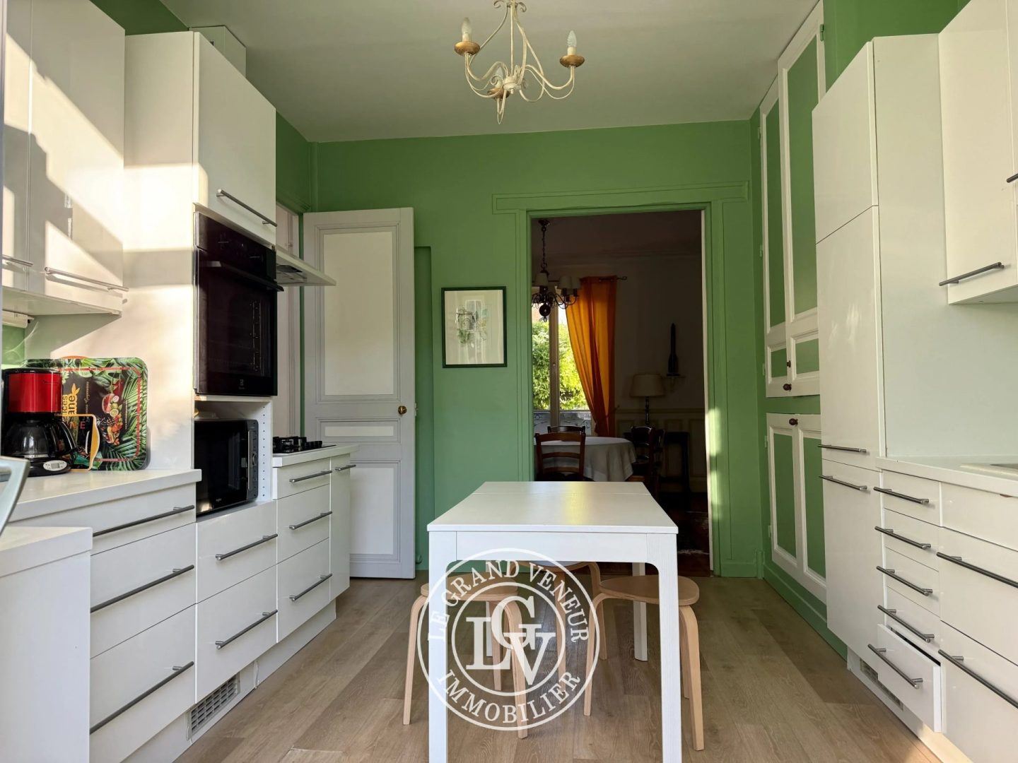 FONTAINEBLEAU – ÉLÉGANTE MAISON BOURGEOISE DE 227 M² AVEC JARDIN, VÉRANDA ET GARAGE