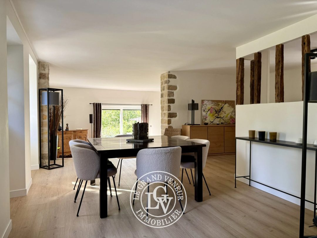 FONTAINE-LE-PORT – MAISON DE CHARME DE 176 M² AVEC DÉPENDANCE ET TERRAIN DE 2 005 M²