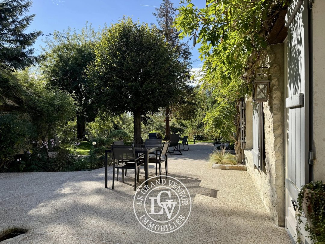 FONTAINE-LE-PORT – MAISON DE CHARME DE 176 M² AVEC DÉPENDANCE ET TERRAIN DE 2 005 M²