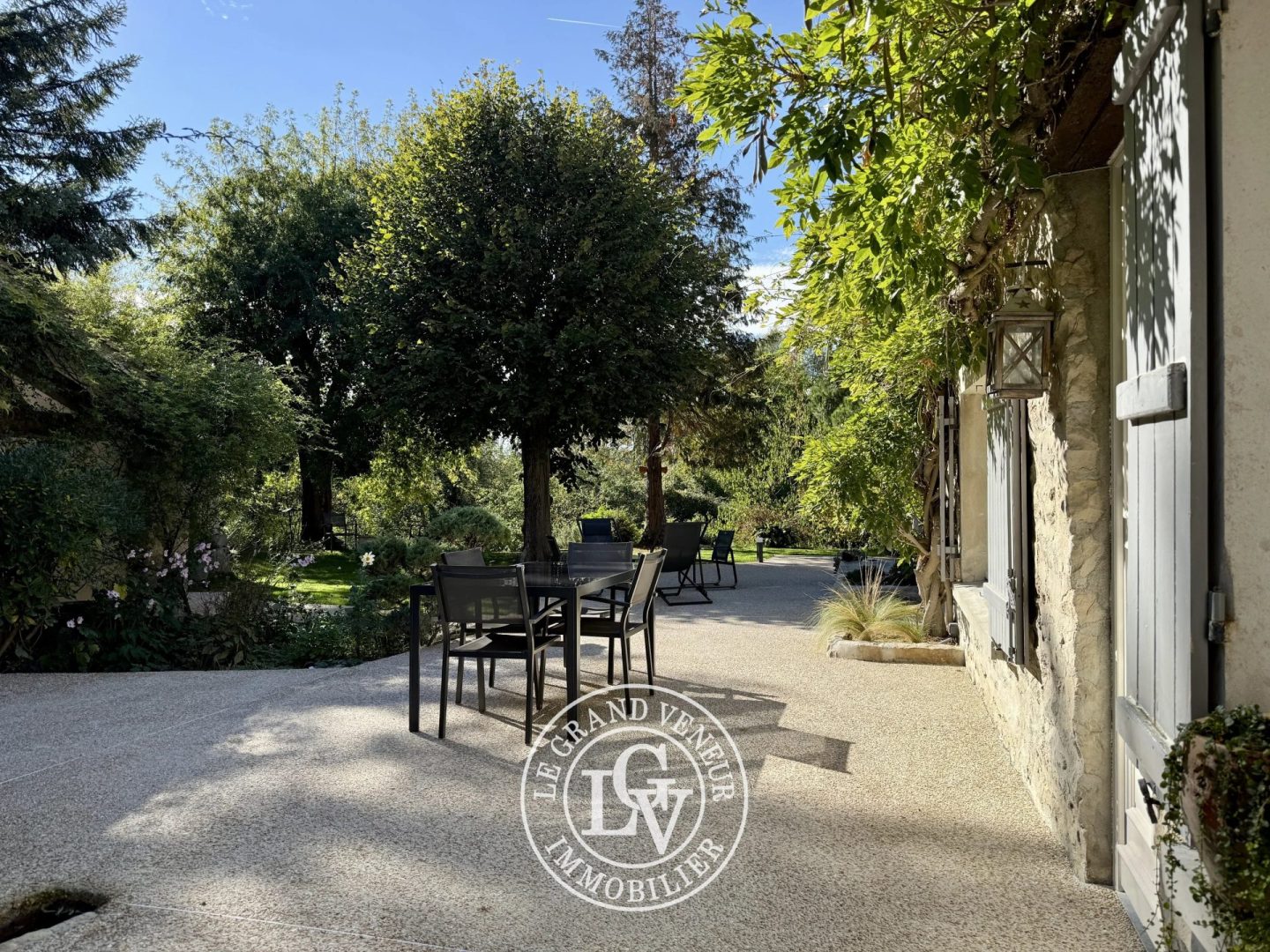 FONTAINE-LE-PORT – MAISON DE CHARME DE 176 M² AVEC DÉPENDANCE ET TERRAIN DE 2 005 M²