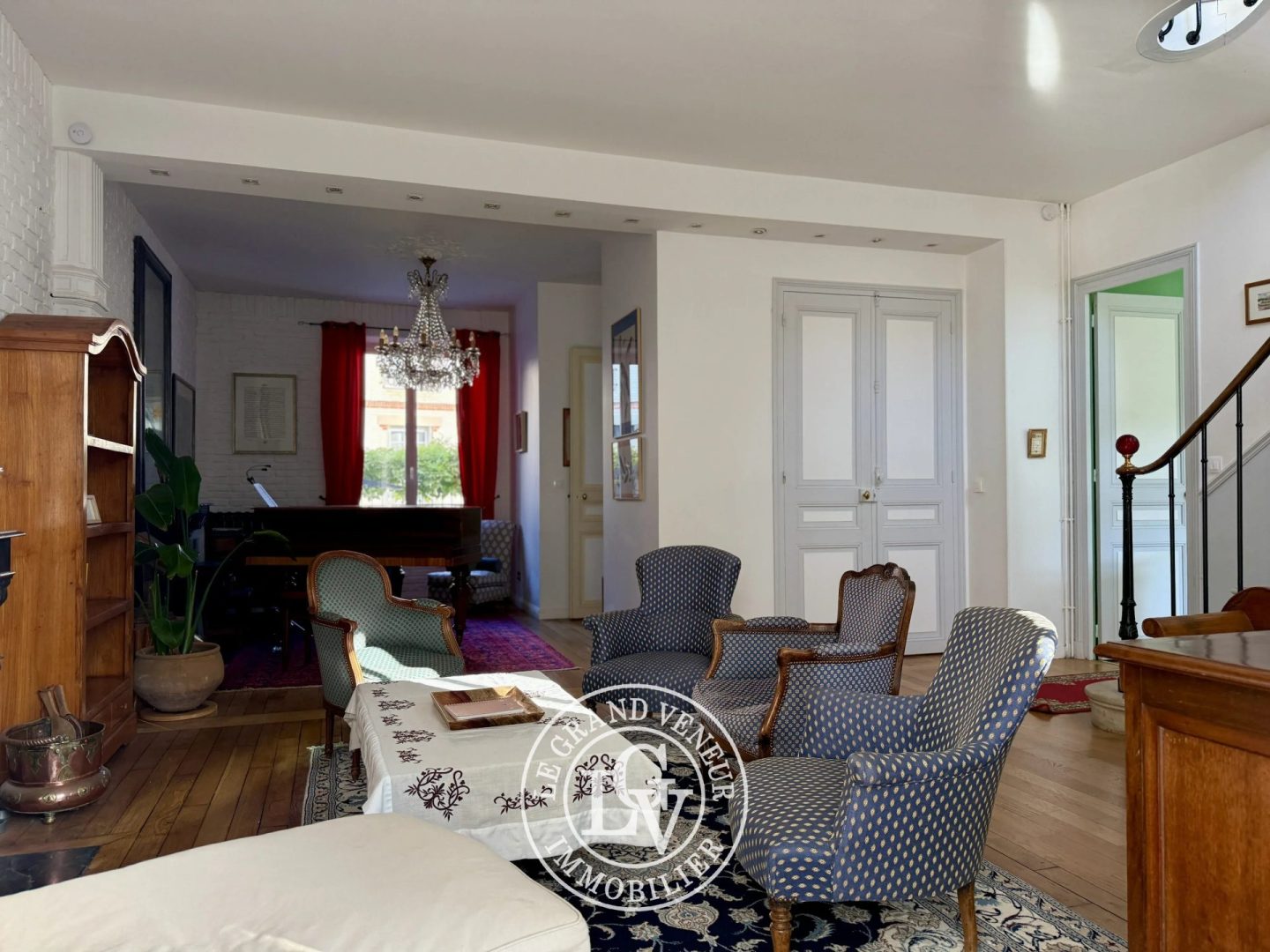 FONTAINEBLEAU – ÉLÉGANTE MAISON BOURGEOISE DE 227 M² AVEC JARDIN, VÉRANDA ET GARAGE