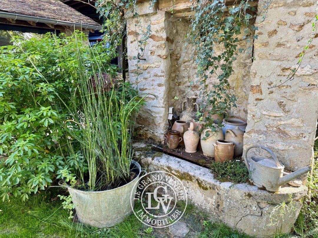 FONTAINE-LE-PORT – MAISON DE CHARME DE 176 M² AVEC DÉPENDANCE ET TERRAIN DE 2 005 M²