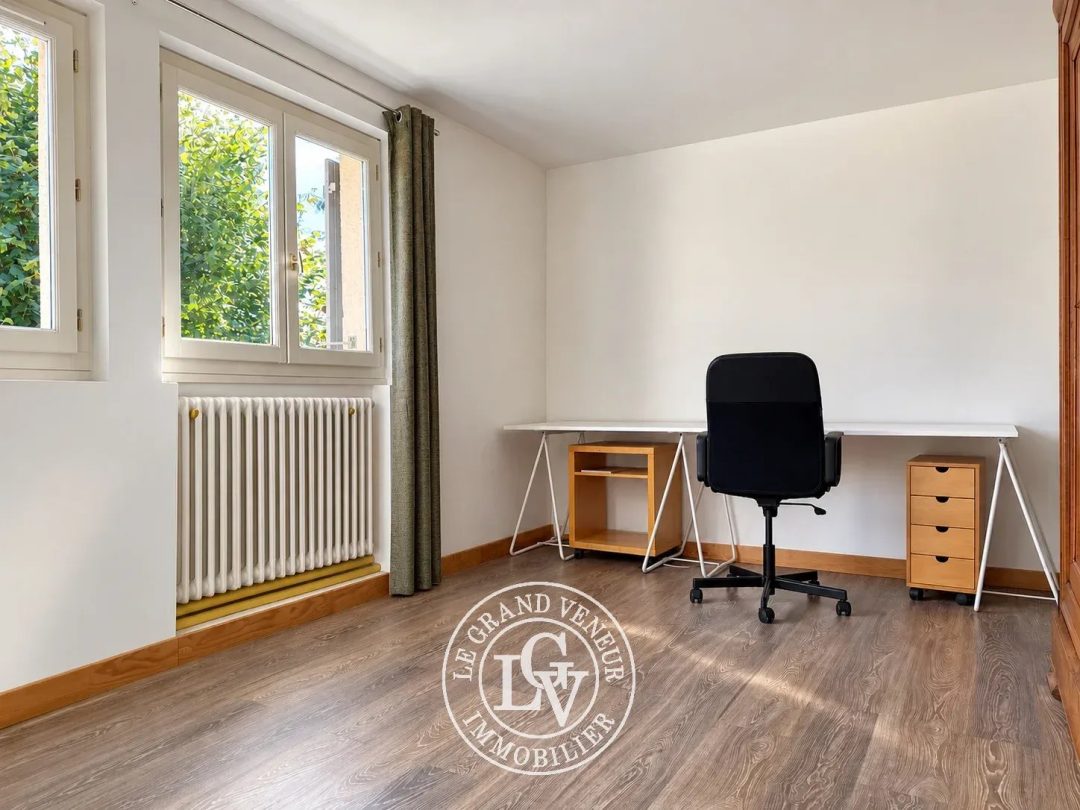 FONTAINE-LE-PORT – MAISON DE CHARME DE 176 M² AVEC DÉPENDANCE ET TERRAIN DE 2 005 M²