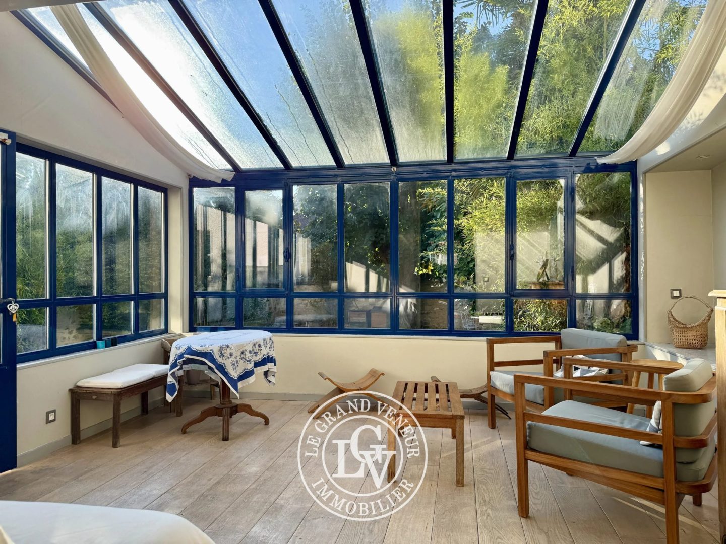 FONTAINEBLEAU – ÉLÉGANTE MAISON BOURGEOISE DE 227 M² AVEC JARDIN, VÉRANDA ET GARAGE