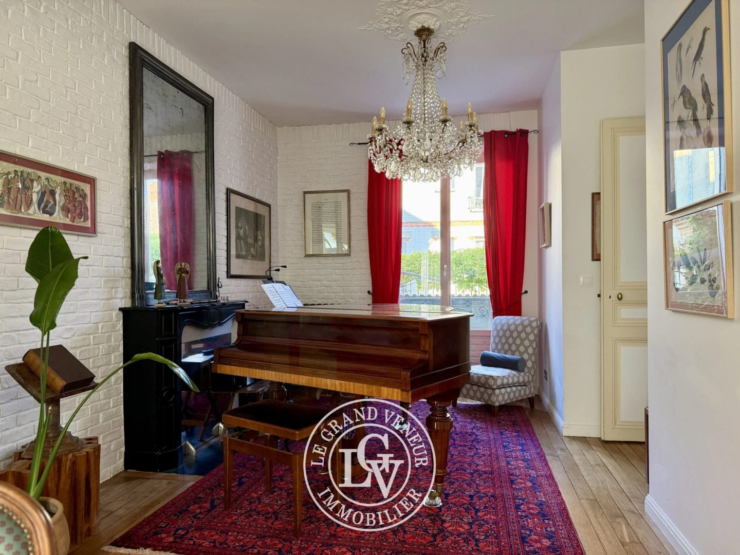 FONTAINEBLEAU – ÉLÉGANTE MAISON BOURGEOISE DE 227 M² AVEC JARDIN, VÉRANDA ET GARAGE